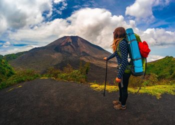 Invitan a tomar las medidas necesarias al emprender el asenso a los volcanes del país. /Foto: Inguat.