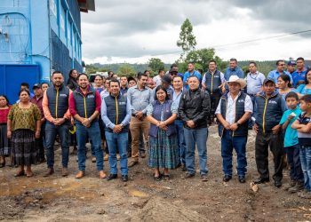 Primera piedra para mejoramiento de escuela en aldea Chiacal, Tactic