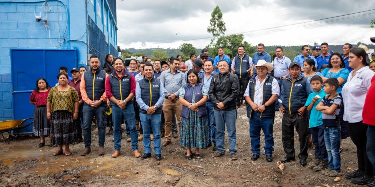 Primera piedra para mejoramiento de escuela en aldea Chiacal, Tactic