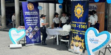 Espacio informativo de la PNC, sobre la trata de personas, en la zona 1 capitalina. /Foto: AGN.