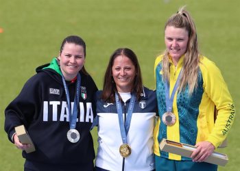 Adriana Ruano, junto a la italiana y australiana con quienes compartió el podio, luego de recibir las medallas olímpicas.