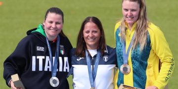 Adriana Ruano, junto a la italiana y australiana con quienes compartió el podio, luego de recibir las medallas olímpicas.