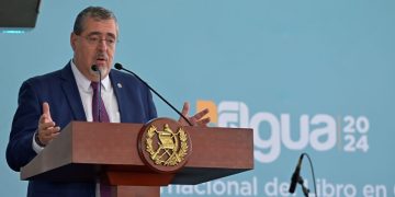 Presidente Bernardo Arévalo, durante su discurso de inauguración de Filgua 2024. / Foto: Álvaro Interiano.