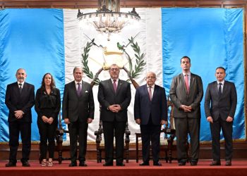 El presidente Bernardo Arévalo recibió este viernes a embajadores de seis países, quienes le entregaron sus cartas credenciales.