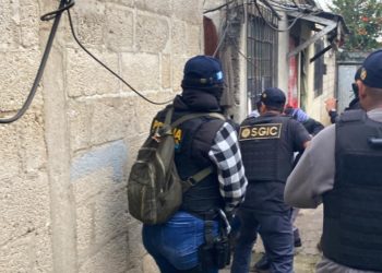 Agentes de la DEIC desarrollan allanamientos en diferentes puntos del país.