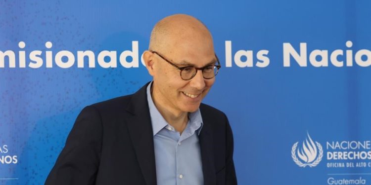 El Alto Comisionado de las Naciones Unidas para los Derechos Humanos, Volker Türk, ofreció una conferencia de prensa al finalizar su visita de tres días a Guatemala. /Foto: EFE