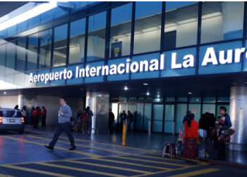 Falla en sistemas de Microsoft podría demorar vuelos en aeropuerto La Aurora