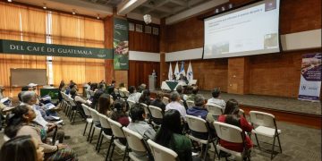 Autoridades dialogan sobre Reglamento de Deforestación de la UE. / Foto: Mineco.