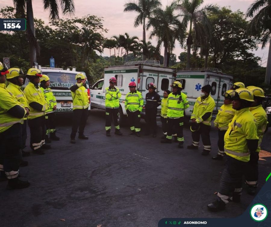 Equipo especial de búsqueda de la Asonbomd reinició este martes la búsqueda de aeronave en el Volcán de Agua. / Foto: Asonbomd