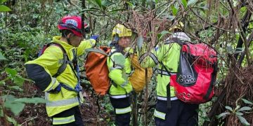 Un equipo especial de búsqueda socorristas de la Asonbomd reinició esta mañana las labores para la localización desaparecida a inmediaciones del Volcán de Agua.