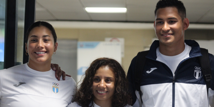 Atletas de natación y judo emprenden viaje hacia los Juegos Olímpicos de París 2024
