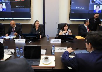 Ministra de Educación justifica importancia de ampliación presupuestaria en citación del Congreso