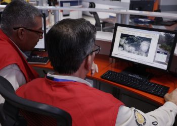 Conred e Insivumeh mantienen constante monitoreo de la trayectoria del huracán Beryl. / Foto: Dickens Zamora.