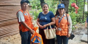 Entrega de ayuda humanitaria en San Benito, Petén.