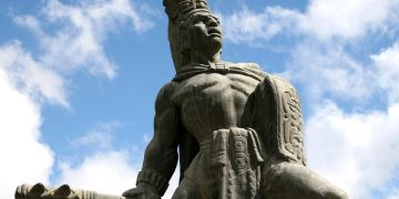 Escultura de Tecún Umán, en Quetzaltenango. / Foto: Olintepeque.