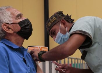 Infartos y los accidentes cerebrovasculares disminuyeron tras la vacunación por covid