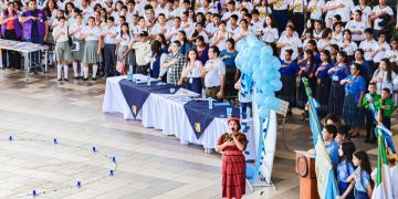 Jóvenes participan en actividad lúdica en Santa Elena, Flores, Petén, para incentivar la prevención de la trata de personas.