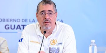 El presidente Bernardo Arévalo expresa dudas sobre los resultados de las elecciones en Venezuela.