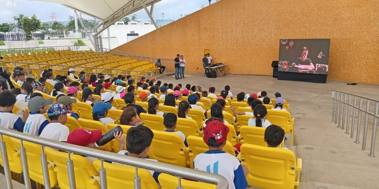 Desarrollan actividades de prevención del delito con estudiantes. /Foto: SVET.
