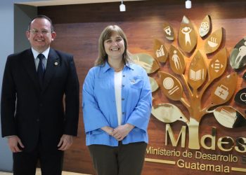 Ministro Abelardo Pinto junto a Andrea Pochak, comisionada y relatora para Guatemala. /Foto: Mides.