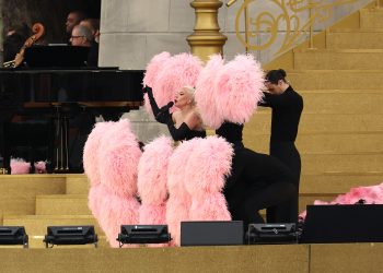 Lady Gaga pone el color en la ceremonia inaugural de los Juegos