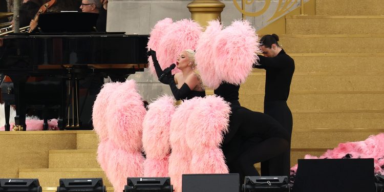 Lady Gaga pone el color en la ceremonia inaugural de los Juegos