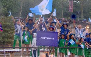 VIDEO | Así fue la participación de Guatemala en el desfile de inauguración de los Juegos Olímpicos de París 2