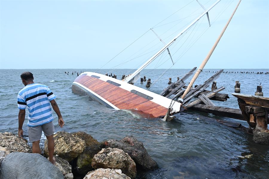 El huracán Beryl causa destrucción a su paso por Jamaica.