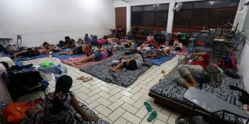 Autoridades de Quintana Roo, México, acondicionaron refugios para albergar a personas en riesgo por el huracán Beryl.