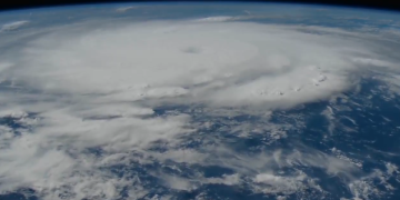 Imagen del huracán Beryl el 1 de julio, desde la Estación Espacial Internacional. /Foto: captada de video de la NASA