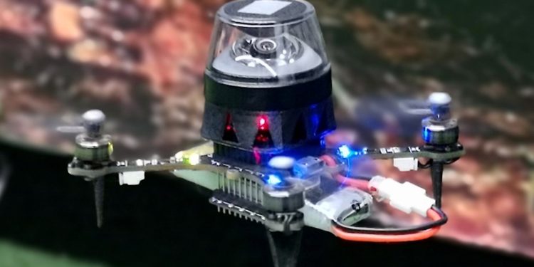 Los minidrones son capaces de recorrer hasta cien metros y volver a donde salieron.