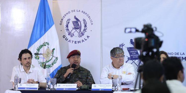 El presidente Bernardo Arévalo aseguró que se ha incrementado en un 40 % la fuerza militar para resguardo de las áreas protegidas de Petén. / Foto: Gilber García.