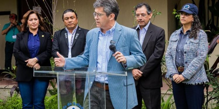 Ministro de Salud, Joaquín Barnoya, se presentó junto a su equipo de trabajo ante el personal de salud. / Foto: MSPAS.