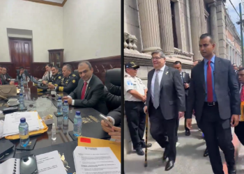 El ministro Jiménez está en el Congreso en espera del inicio de la interpelación.