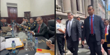 El ministro Jiménez está en el Congreso en espera del inicio de la interpelación.