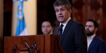 El doctor Joaquín Barnoya fue nombrado por el presidente Bernardo Arévalo como el nuevo ministro de Salud.