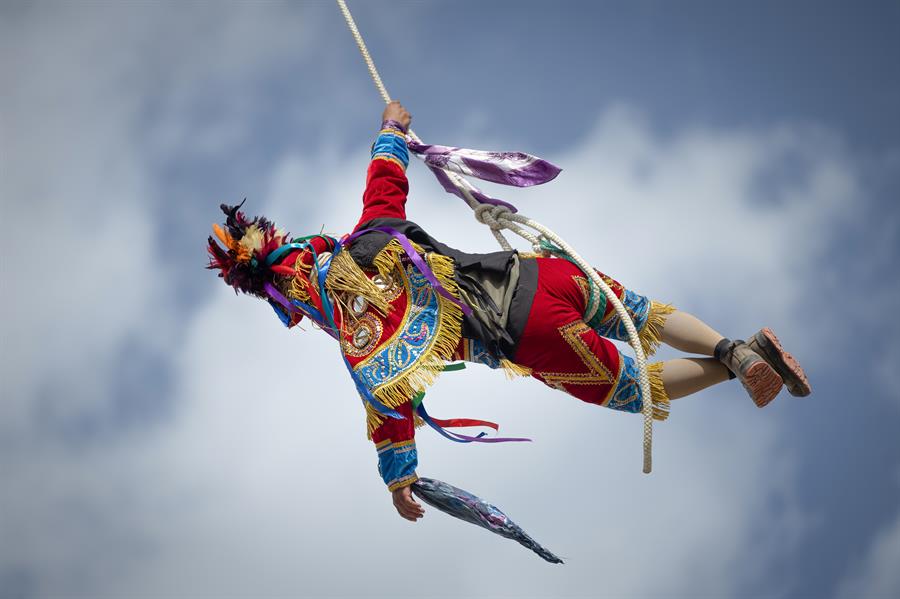 Los danzadores del Palo Volador de Cubulco, Baja Verapaz, mantienen la tradición durante muchos años.