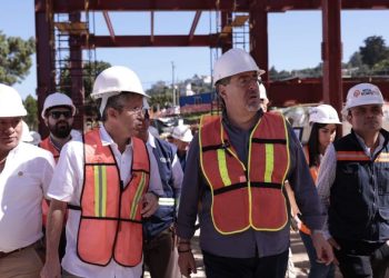 El presidente Bernardo Arévalo, durante supervisión del nuevo hospital de Sololá.