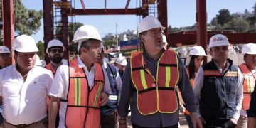 El presidente Bernardo Arévalo, durante supervisión del nuevo hospital de Sololá.