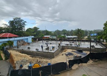Continúa la construcción de la unidad de hemodiálisis en el Hospital de San Benito. /Foto: MSPAS.