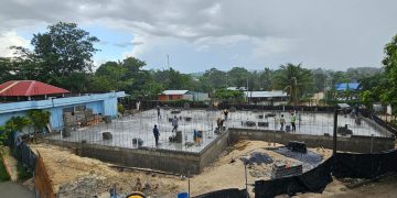 Continúa la construcción de la unidad de hemodiálisis en el Hospital de San Benito. /Foto: MSPAS.