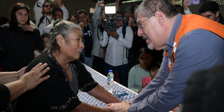Familiares y vecinos dan último adiós a las hermanitas García Gómez en Pastores, Sacatepéquez