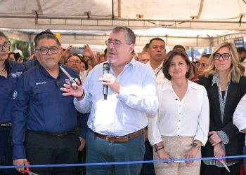 El Presidente y la Vicepresidenta en inauguración de la Feria del Agricultor.