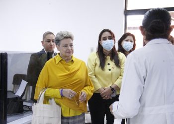 La primera dama de la Nación, Lucrecia Peinado, se reunió con directivos de Fundabiem para gestionar apoyo para las personas con discapacidad. / Foto: SOSEP.