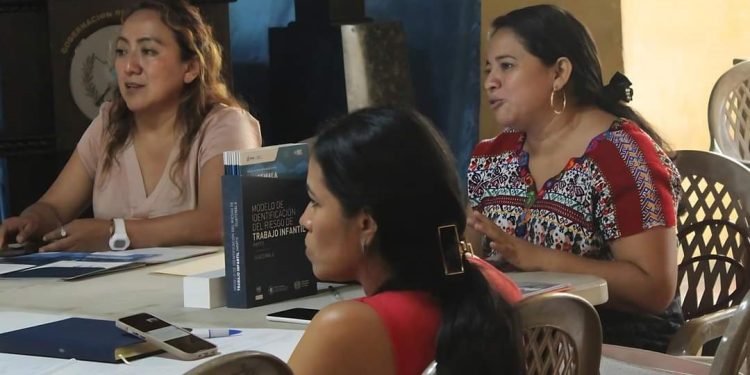 Representantes de distintas dependencias se reúnen para tratar sobre el trabajo infantil en Suchitepéquez.