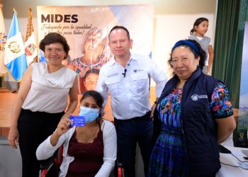 Realizan primera entrega de tarjetas para compra de alimentos a nuevos beneficiarios