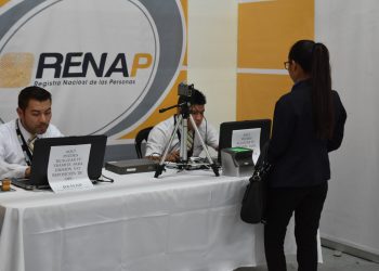 Renap acerca sus servicios a los vecinos de la colonia Santa Fe, en zona 13 y cambia de sede en Santa Isabel, municipio de Chinautla. / Foto: Archivo AGN.