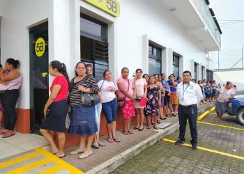 Mides entrega Bono Social a familias de San Martín Zapotitlán, Retalhuleu