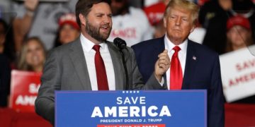 El expresidente Trump anuncia a D.J. Vance como su compañero de fórmula.