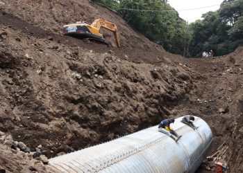 Trabajos avanzan en el km 44 de la ruta Palín-Escuintla. / Foto: CIV.